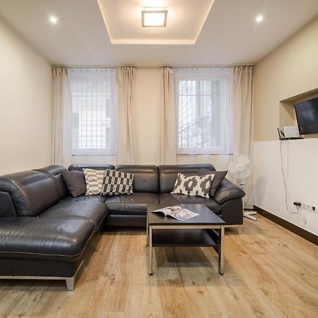 Dolly'S Duplex Home Будапеща Екстериор снимка